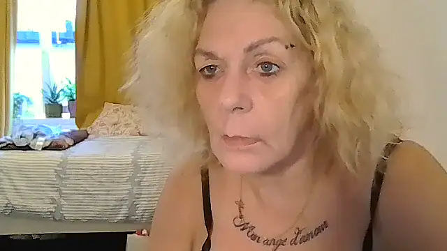 belgianshantie live cam on StripChat