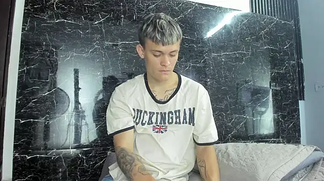 Robinlion91 live cam on StripChat