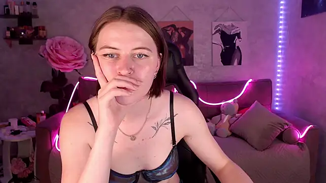 tiffany__burn live cam on StripChat