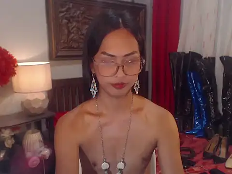 Nathalieheartt live cam on StripChat