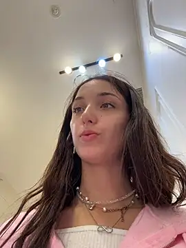 dollytall (F young) - Get topless & moan in dressroom💓