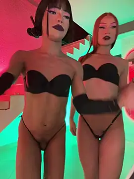 Model: TIFFANY_AND_KAREM_