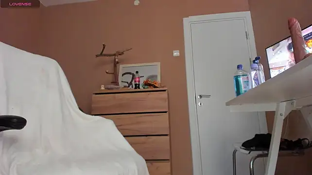 KaylaLaine live sex cam