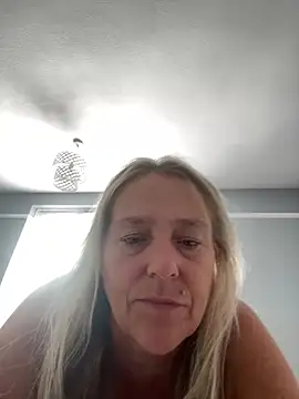 Blondnboujee53