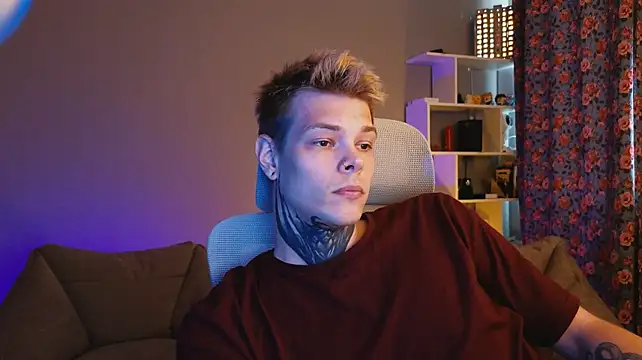 DENIS_HERE live cam on StripChat