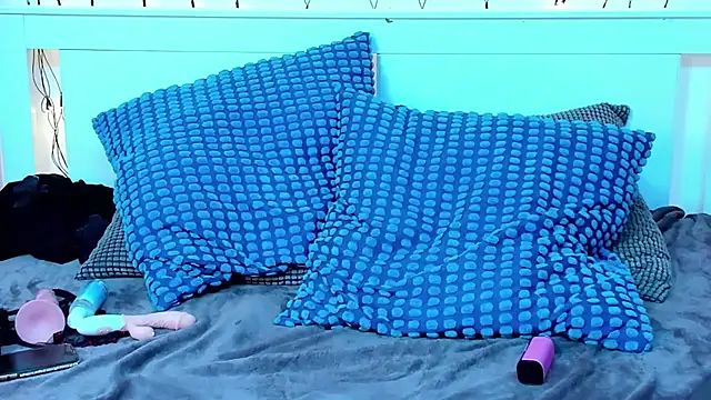 MonaLuxxx live sex cam