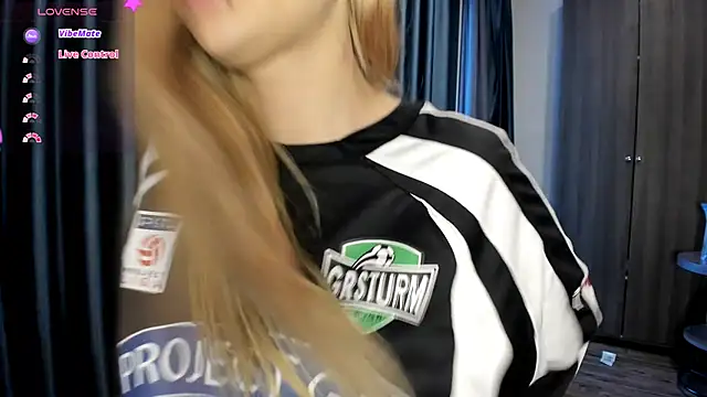 MelonyEmo webcam