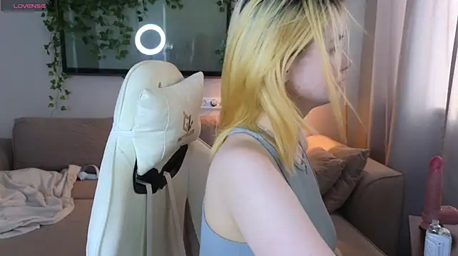 Emily_Miu webcam