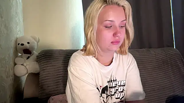 KiaraLemert webcam
