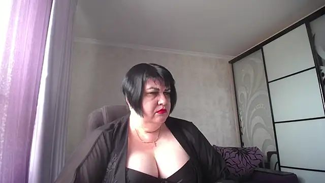 AlluringCurves webcam