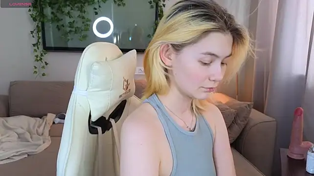 Emily_Miu webcam