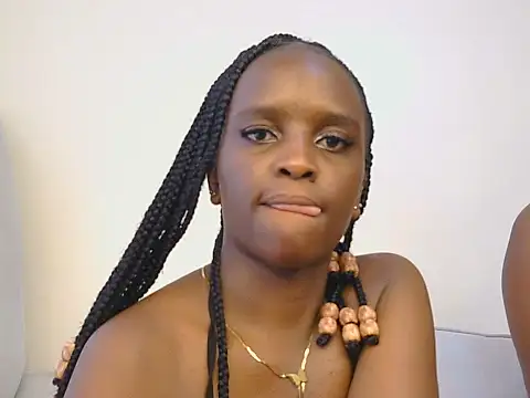 Cocoaauara live cam on StripChat