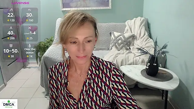 HornyMilf_777 webcam