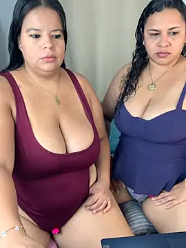 twocurvylatins webcam