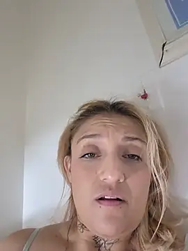SexyKittyLA90 webcam