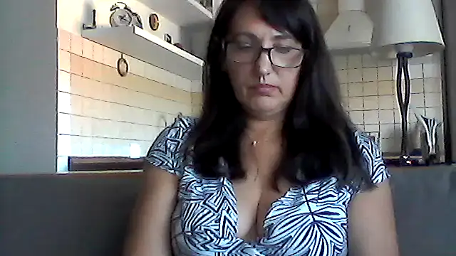 Elena48324 webcam