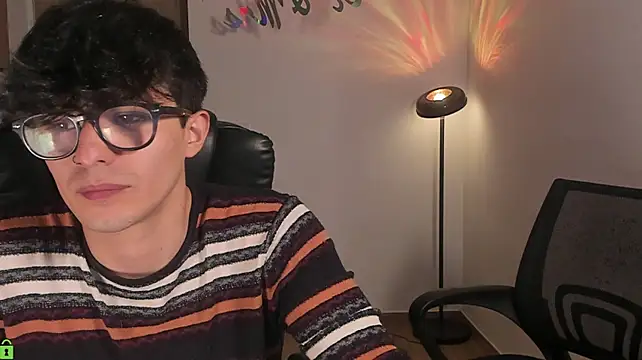 Mikeyvioleta_ webcam
