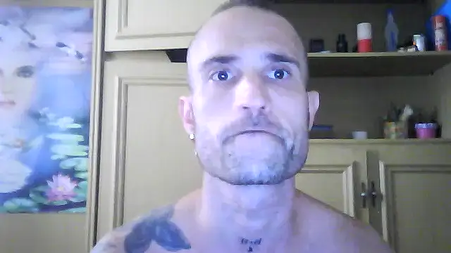 phanton29 live room snapshot on Stripchat