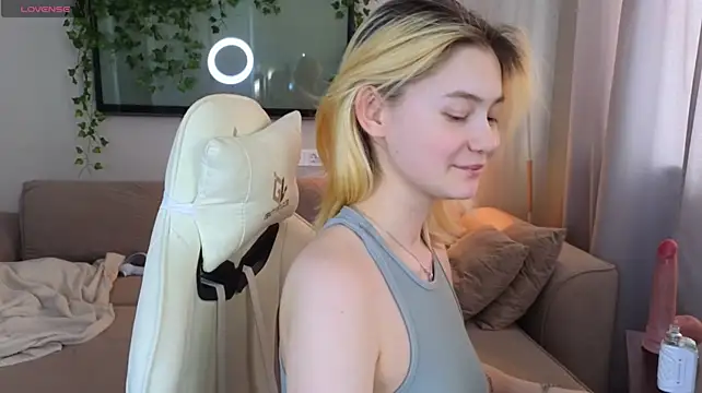 Emily_Miu webcam