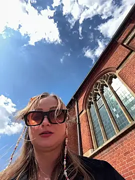 SaintlyRiskyAnnebelle webcam
