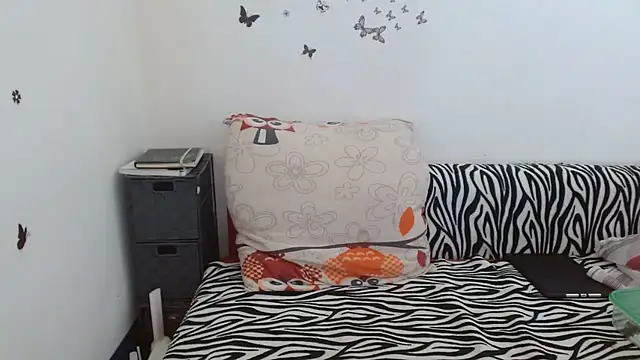 LadyHellene webcam