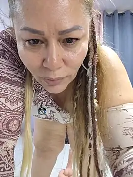 SluttyMilf79 webcam