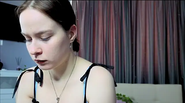 NellyCharming webcam
