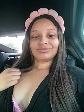 julia_moreira webcam