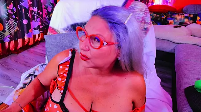YOUR_MATURE_FANTASY webcam