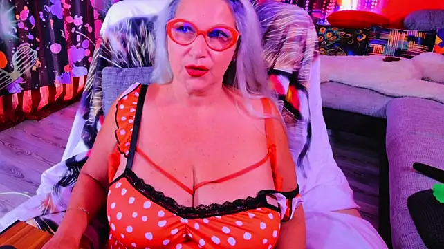 YOUR_MATURE_FANTASY webcam
