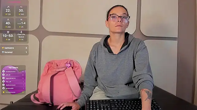 LunaArias live cam on StripChat