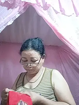 Lena_9x webcam