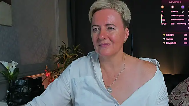 Nika_Smit live cam on StripChat