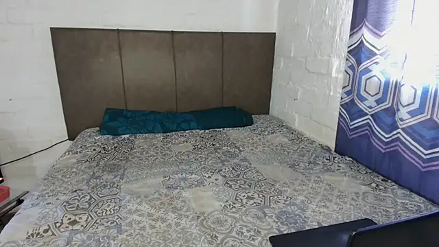 ExoticTransThighs webcam