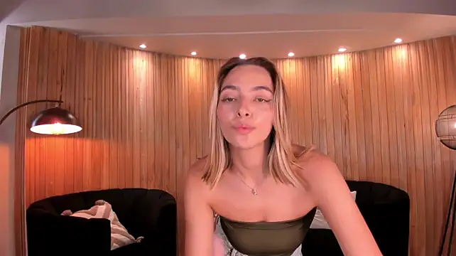 MelissaMoore_ webcam