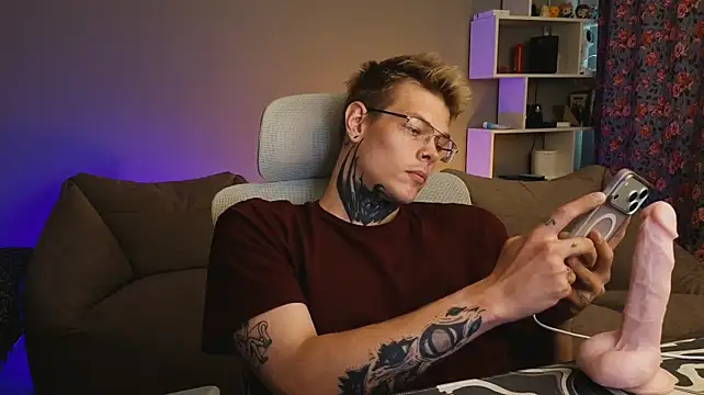 DENIS_HERE live cam on StripChat