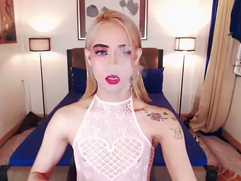 PreciousAmore live cam on StripChat