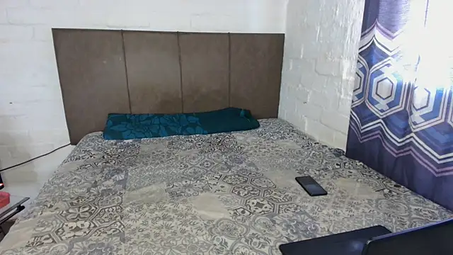 ExoticTransThighs webcam