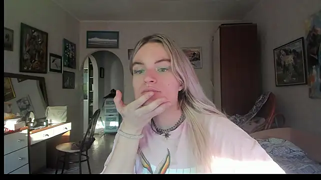 milliKira006 webcam