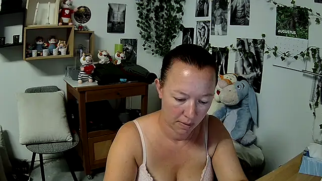 AnyaKrey@xh webcam