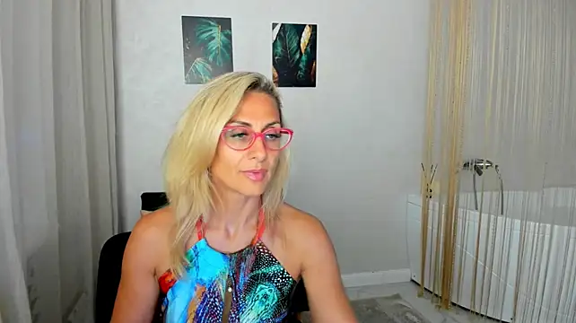 MuseOfStage live cam on StripChat