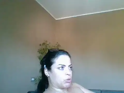 ITALIANASISIXX live cam on StripChat