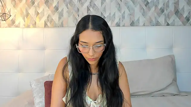Roseaurora live cam on StripChat