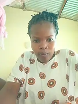 pretty-zuri webcam
