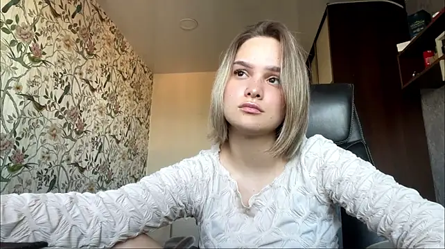 HarrietBunner live cam on StripChat