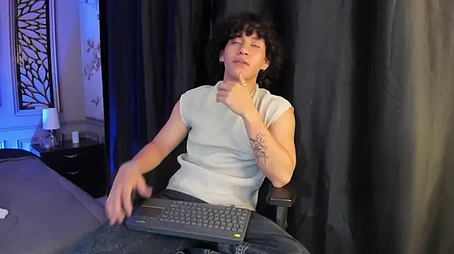 adrian_black86306 webcam