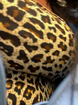 CrazzyChicks live sex cam