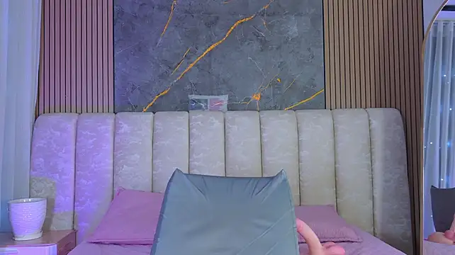 mia_scot webcam