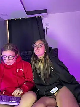 Annie_and_Raveenn
