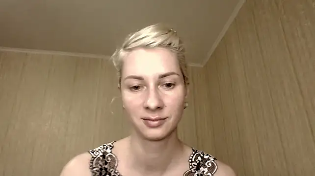 BlondieOnline_ webcam